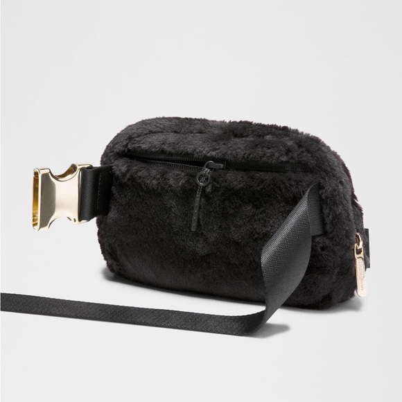 Lululemon limited edition black plush fleece belt bag - Picture 3 of 16